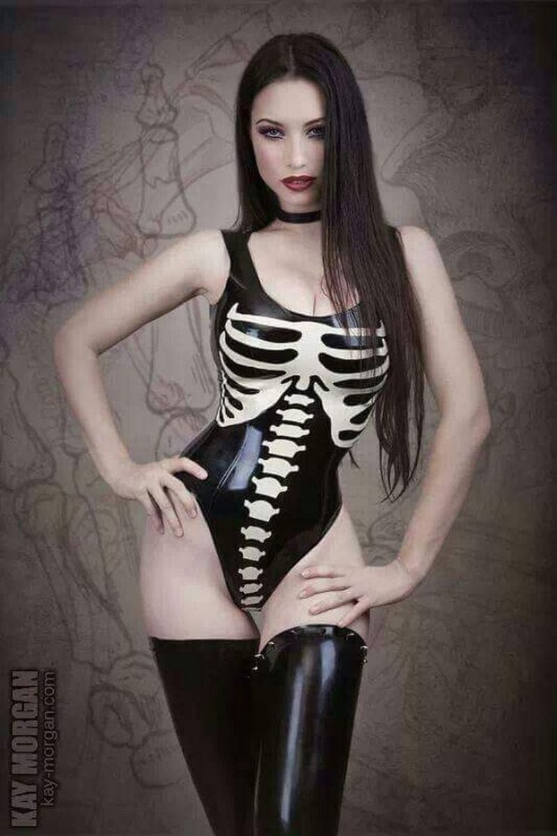 Женский костюм скелета