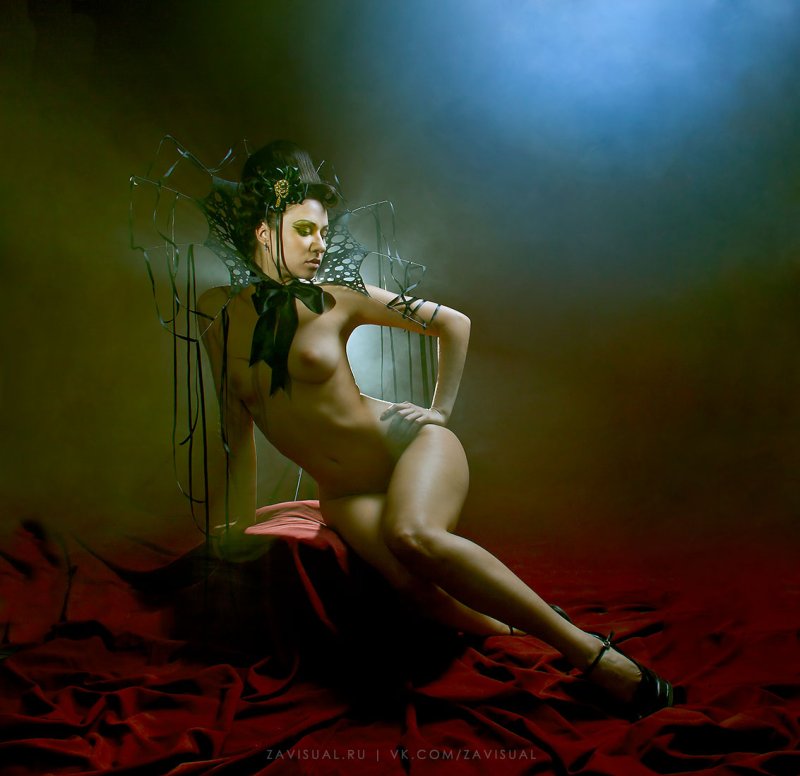 Фотосессия ню в готическом стиле