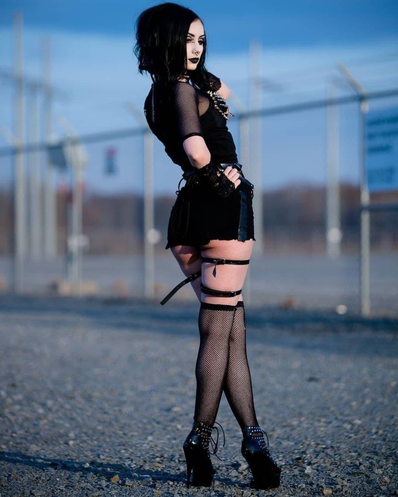 Готическая девушка