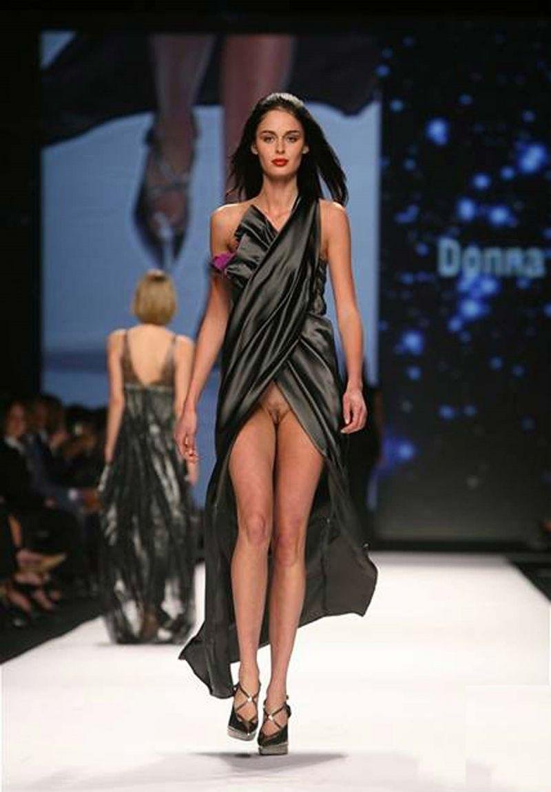 Модели на показе