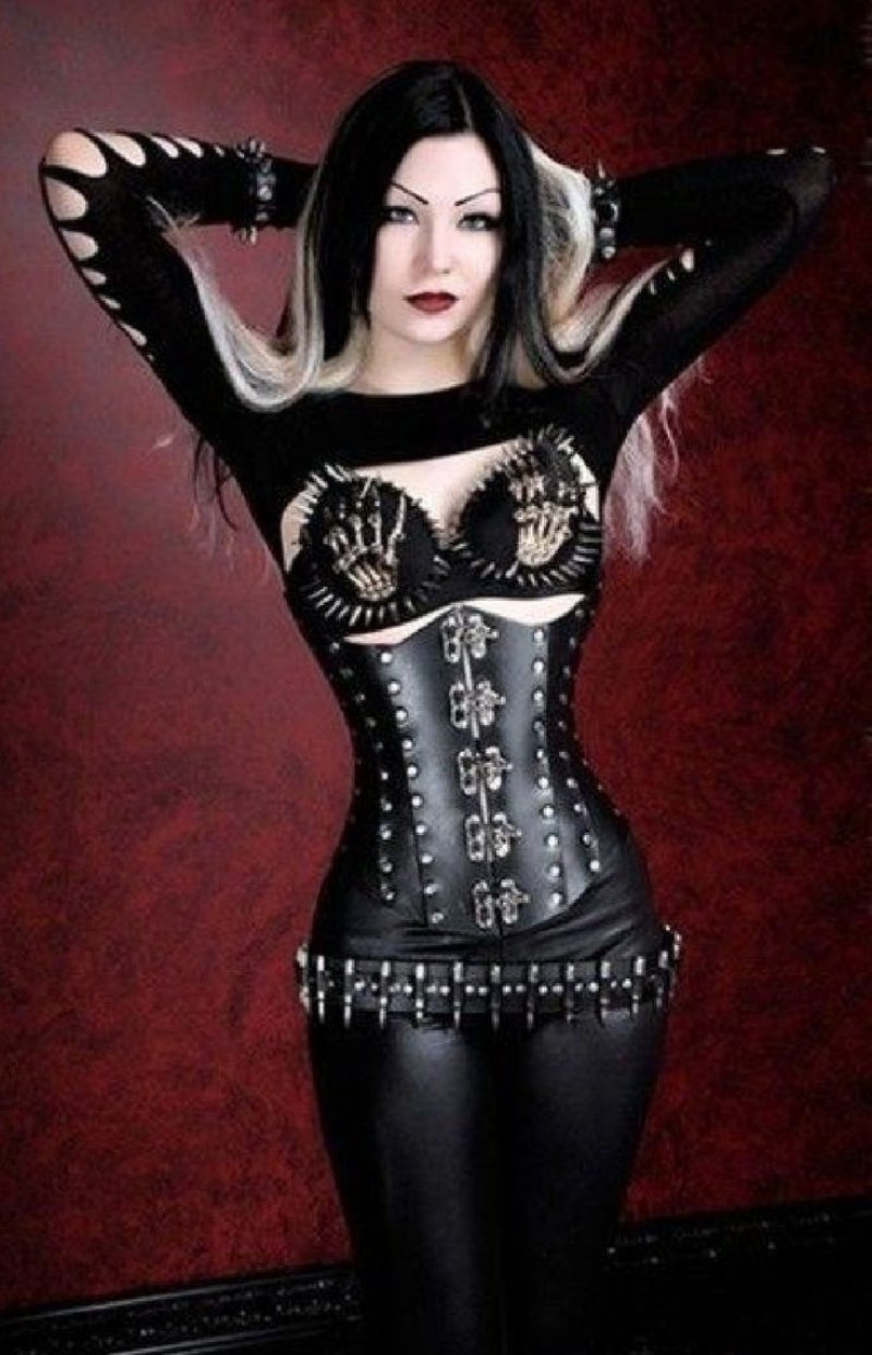 Корсет в готическом стиле