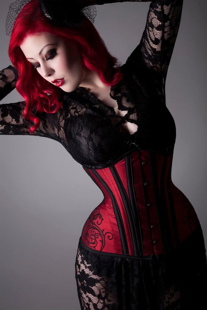 Дэни дженсен в корсете