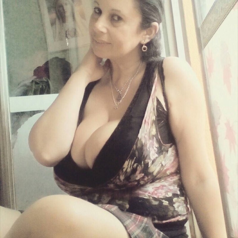 Зрелая итальянка с большими грудями