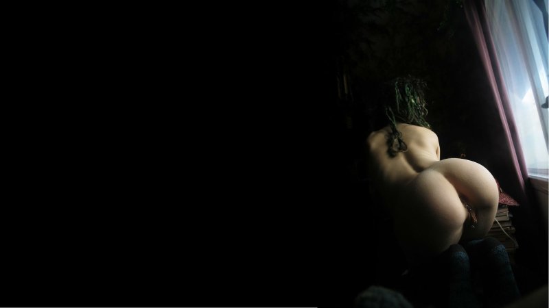 Голая попа в темноте