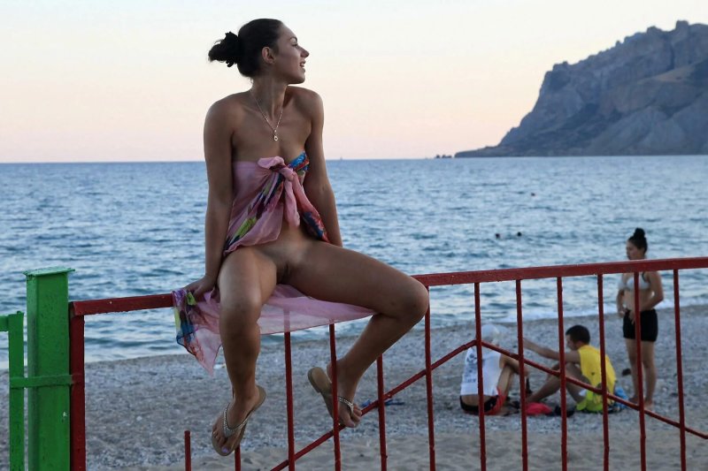 Девчонка без трусов