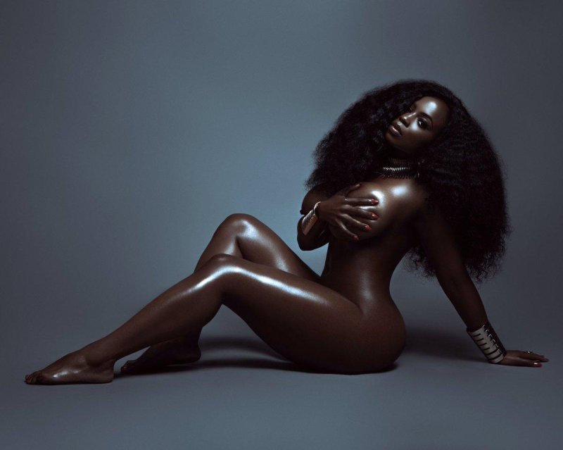 Темнокожая модель