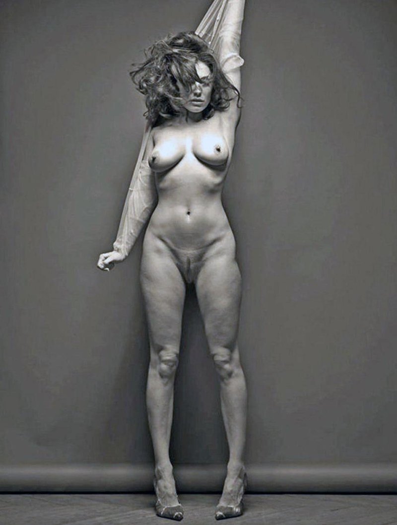 Голые женские фигуры
