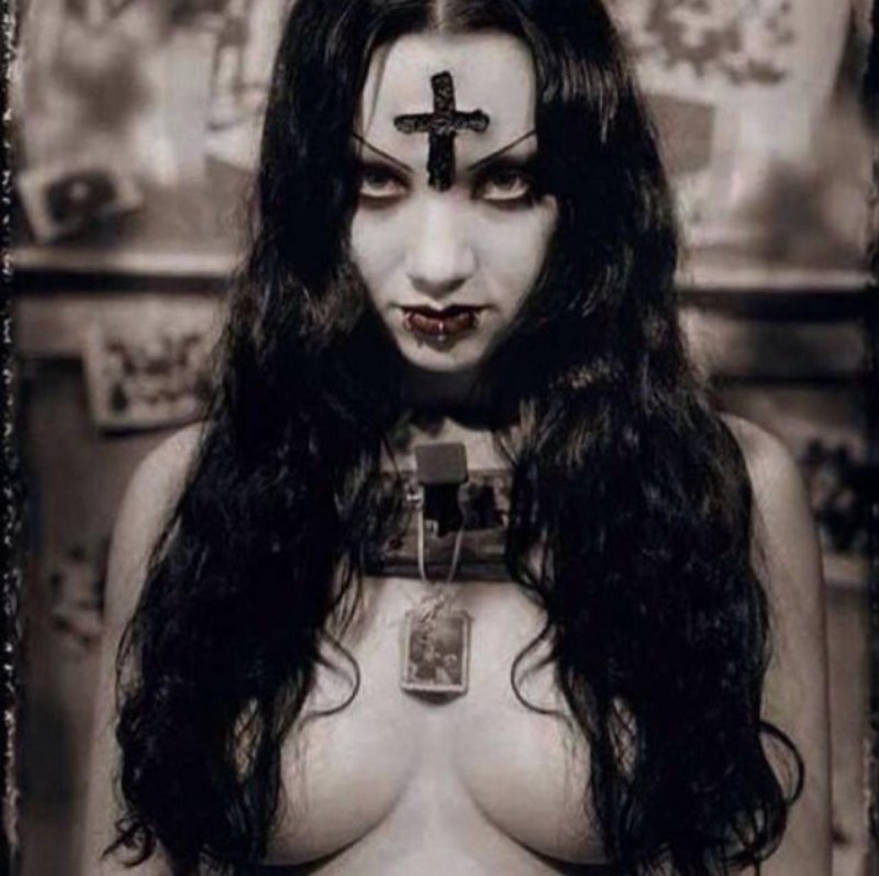 Девушки сатанисты