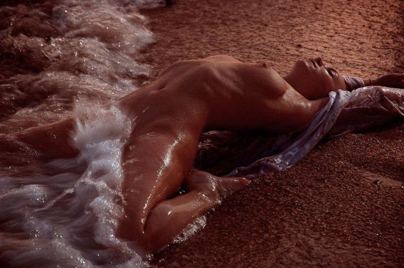 Девушки на море голые