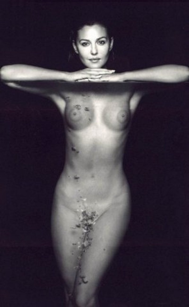 Моника беллуччи в молодости nude