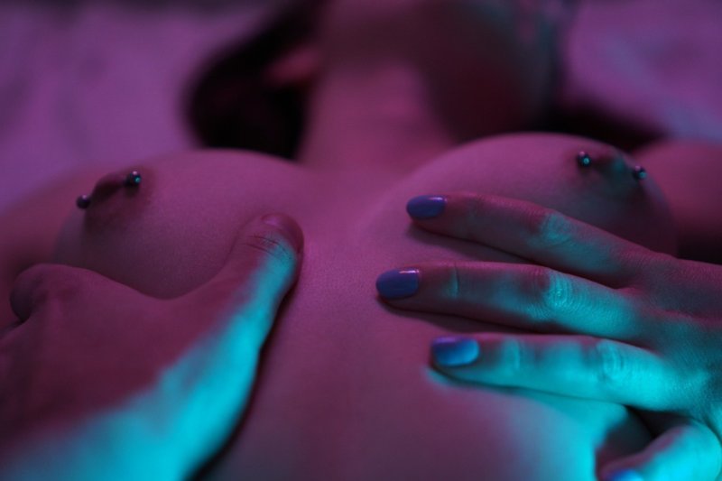 Пупок пирсинг