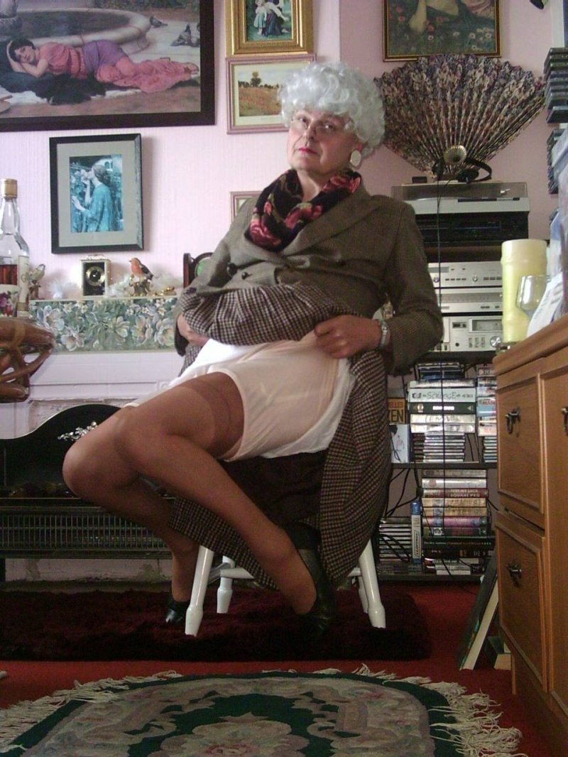 Старуха в панталонах