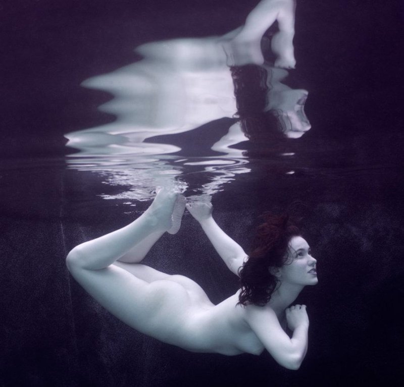 Голая фотосессия под водой