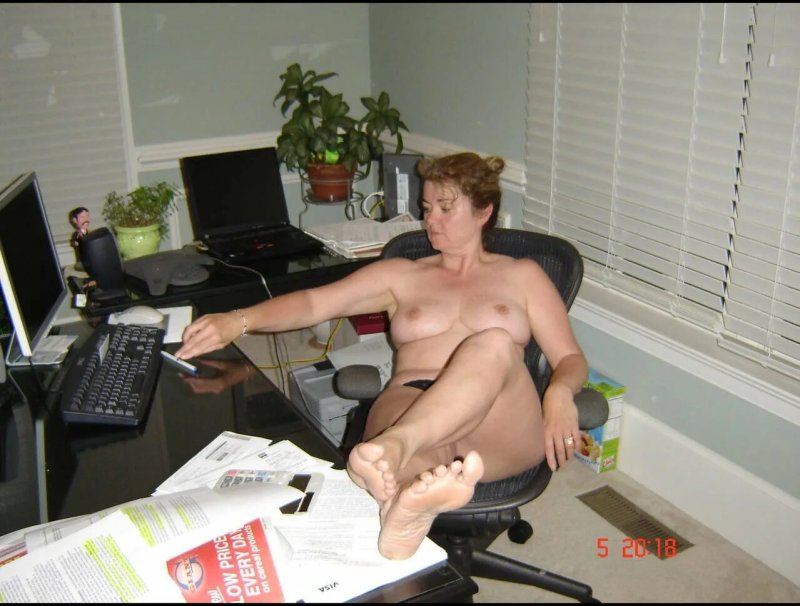 Голые на работе