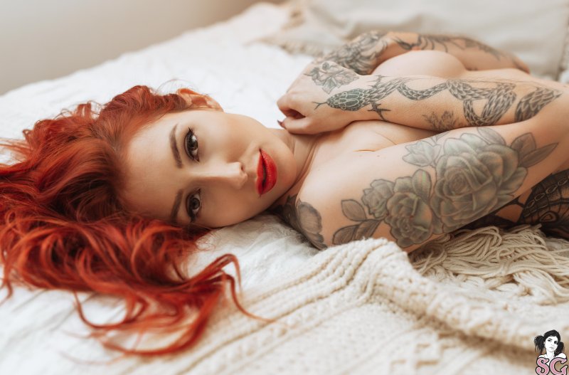 Рыжие девушки с тату