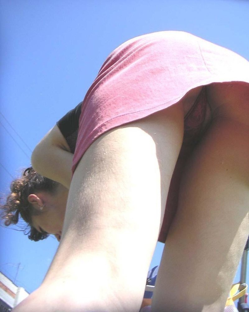 Красивые девушки под юбкой