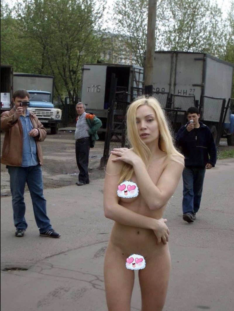 Девушка хочет раздеться