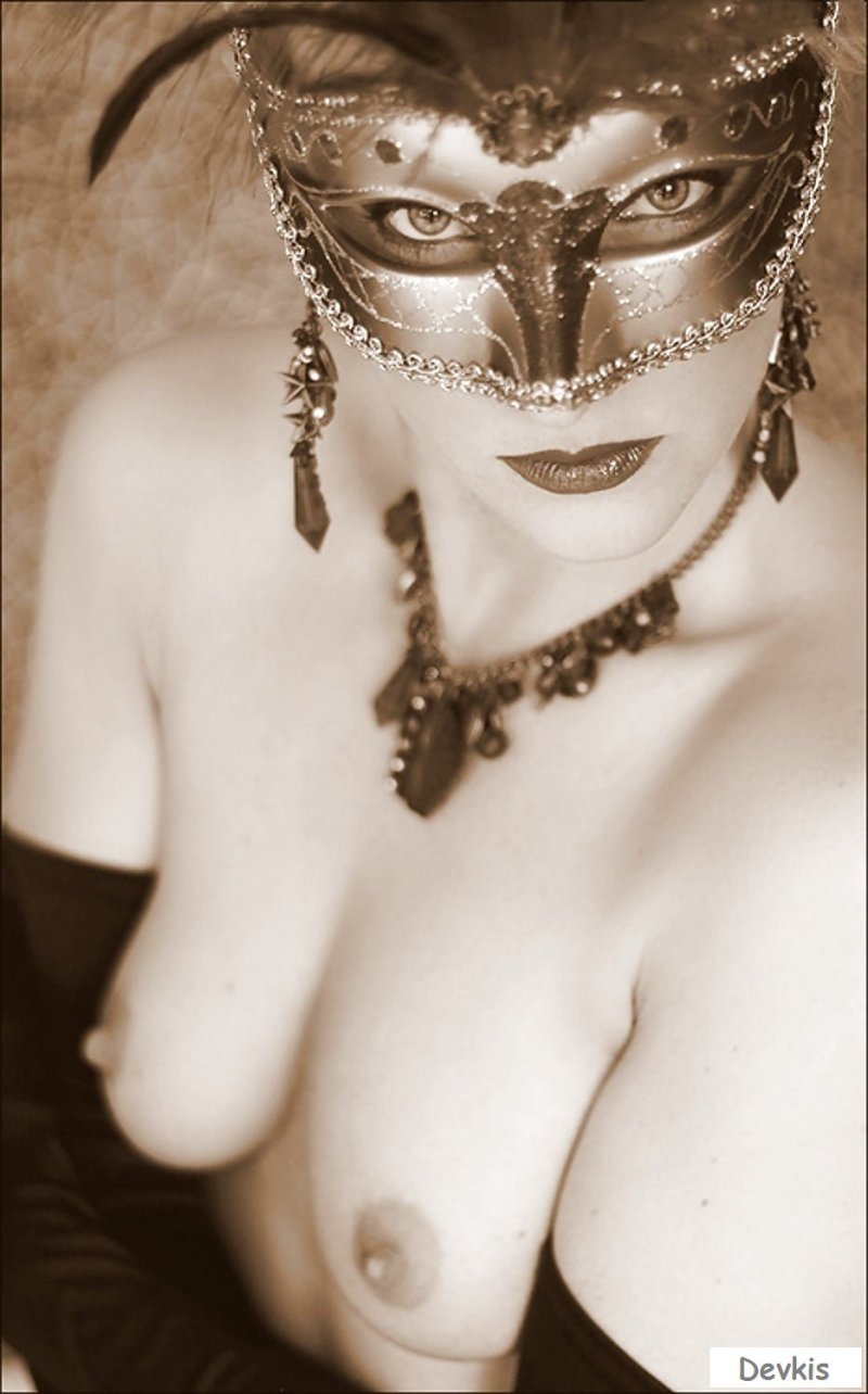 Маскарад девушка