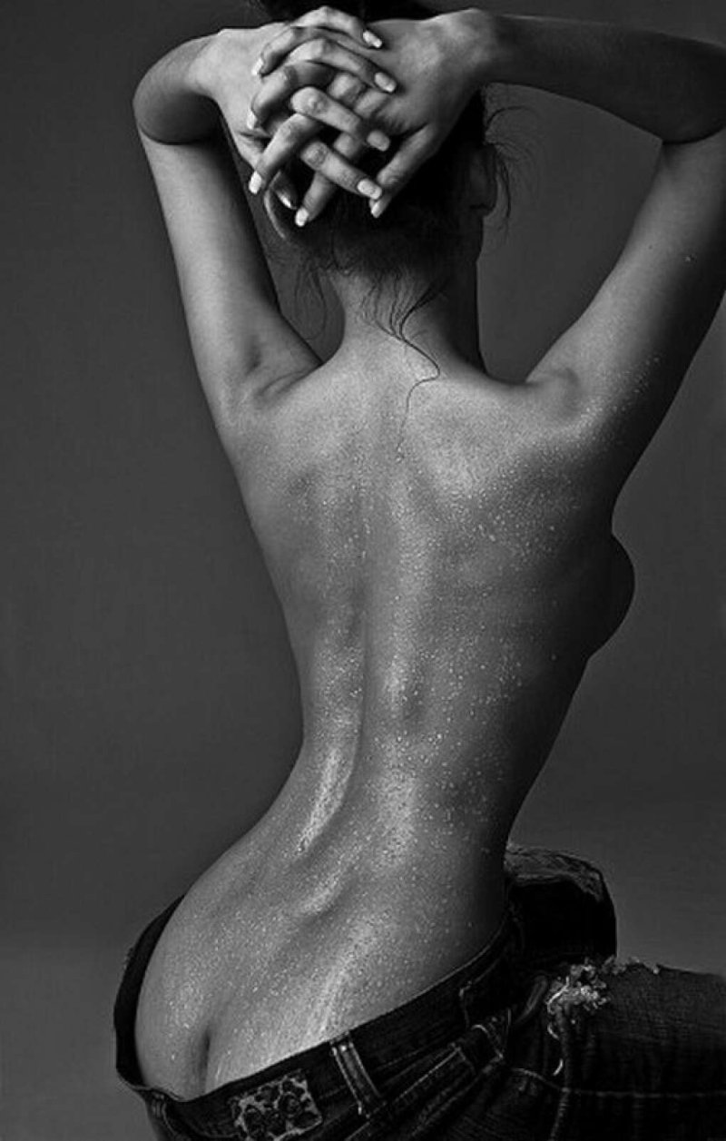 Красивая женская спина