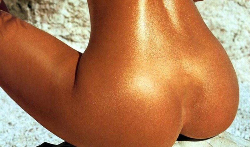 Загорелая девушка