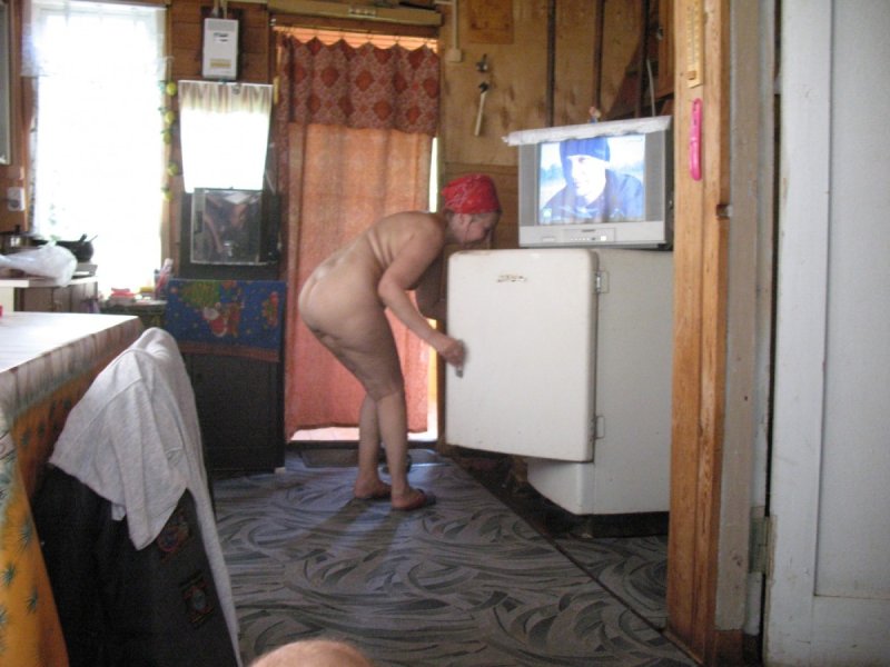 Холодильник старый