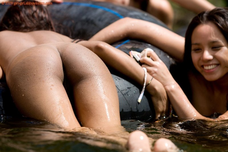 Девушка в грязи