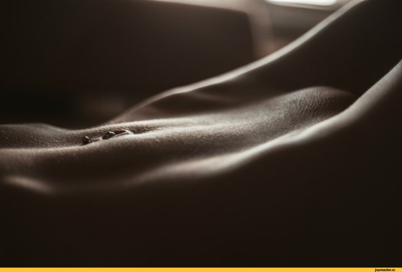 Красивый женский животик и лобок