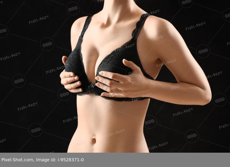 Женщины в черном лифчике