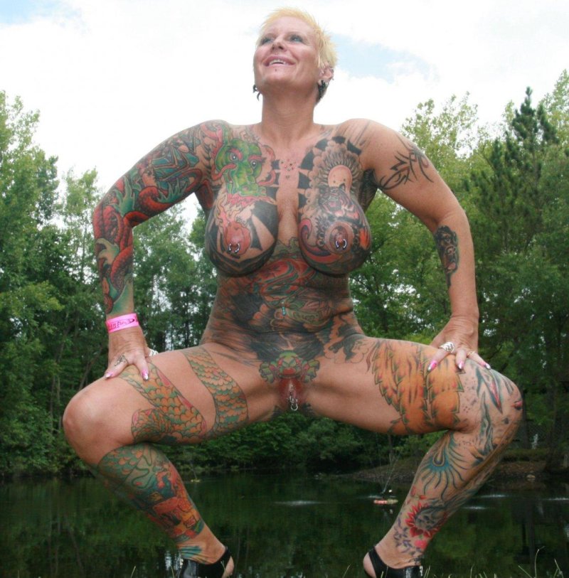 Бабушка с татуировками