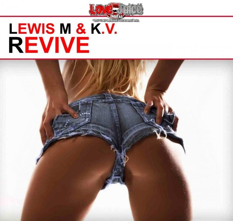 Попка в джинсовых шортах