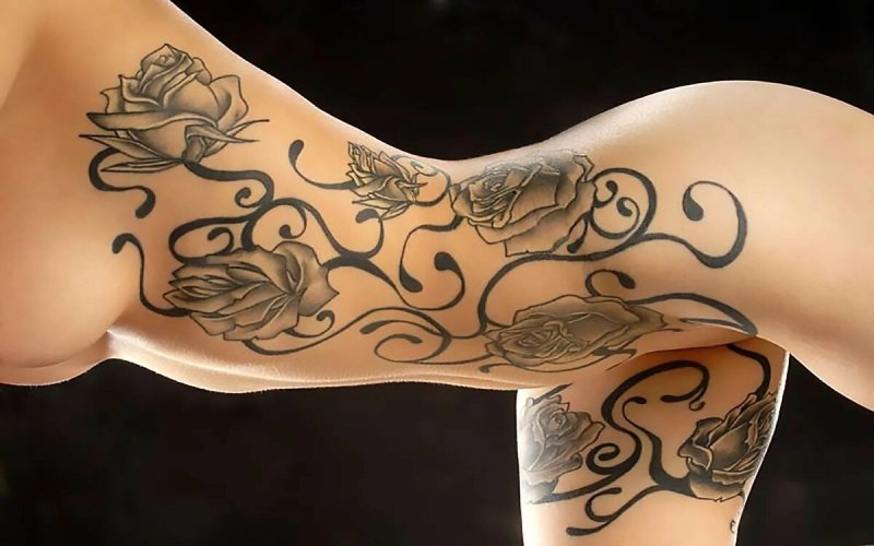 Татуировки для девушек на боку