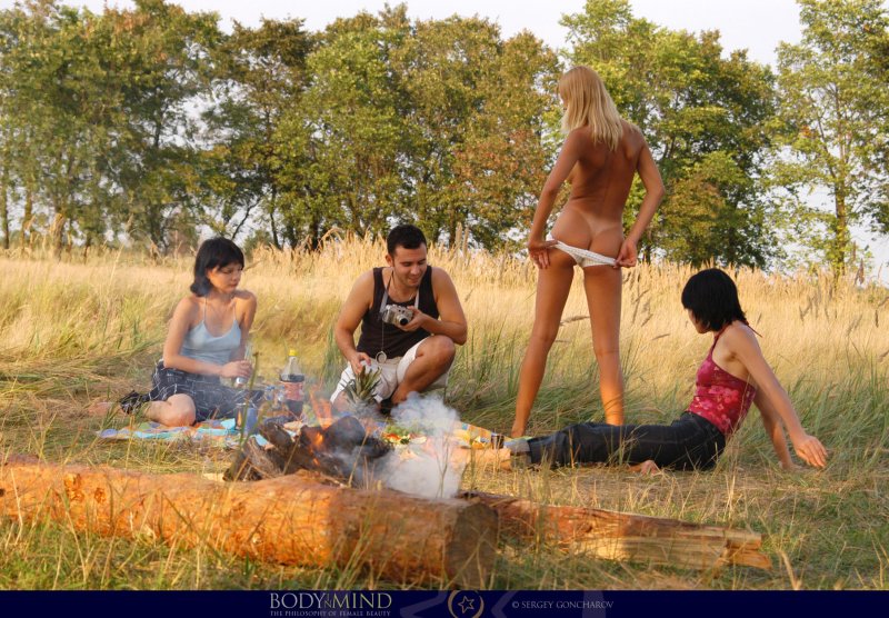 Эротический пикник на природе