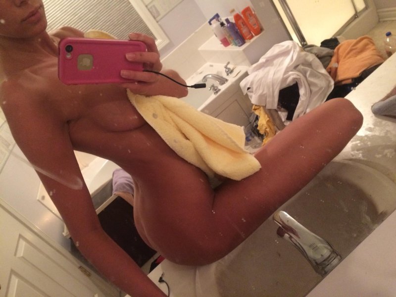 Интимные селфи блондинки