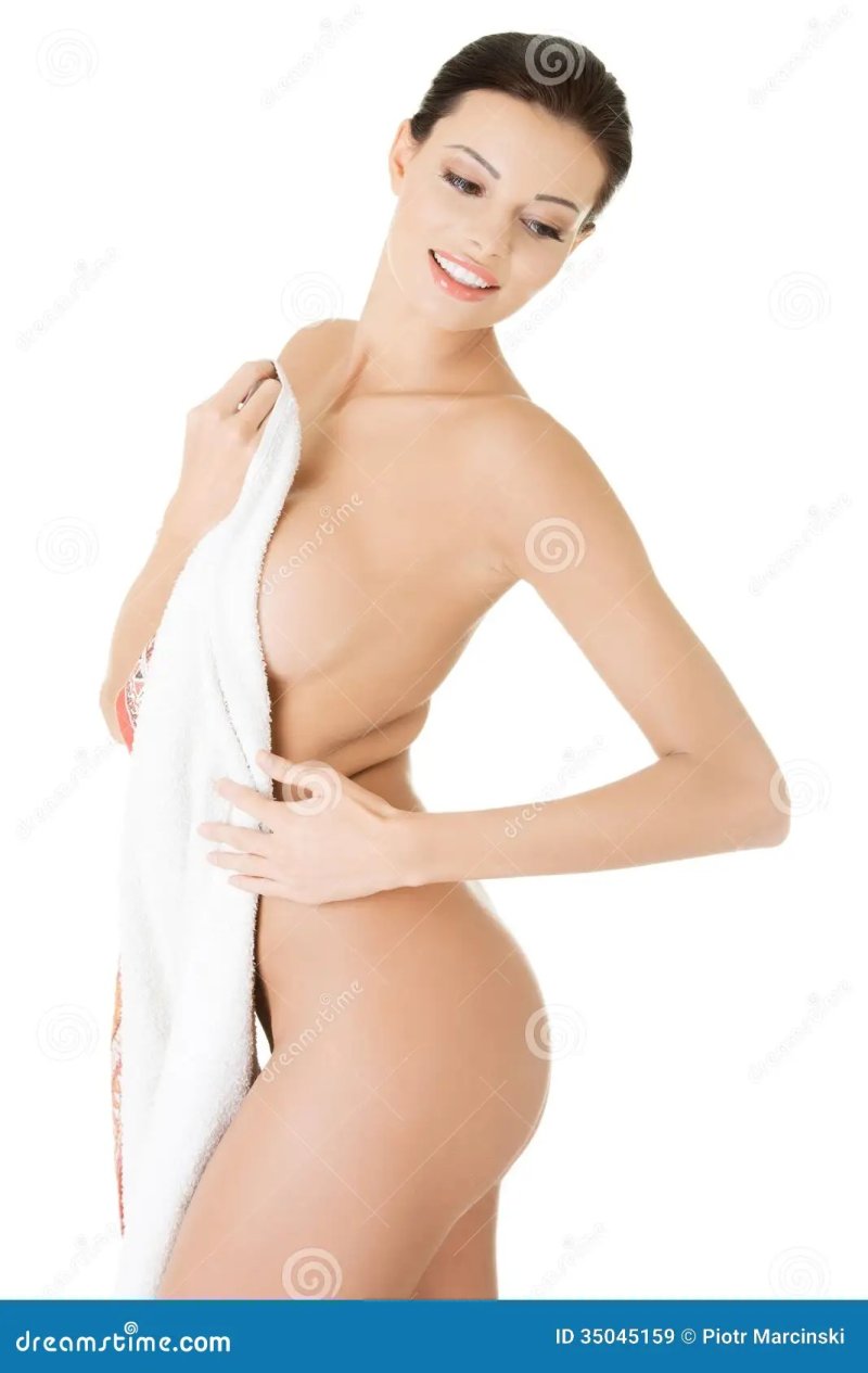 Девушка завернутая в полотенце
