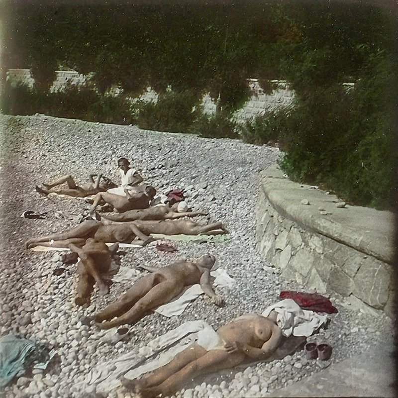 Солнечные ванны в пионерском лагере артек