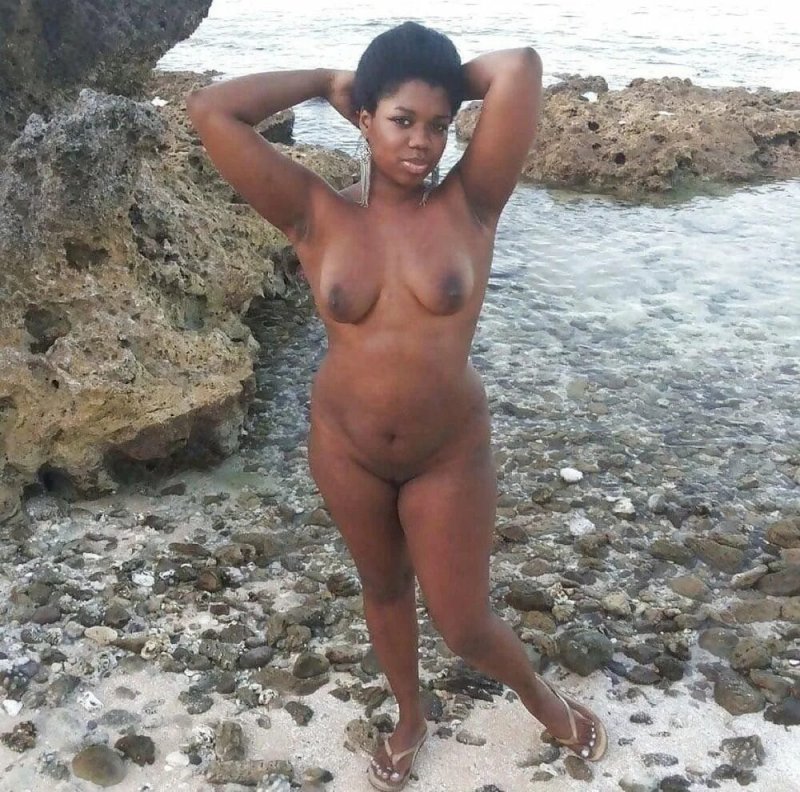 Африканки в купальниках