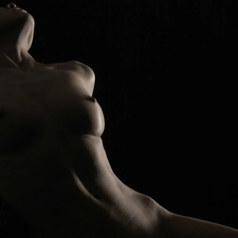 Красивая обнаженная девушка