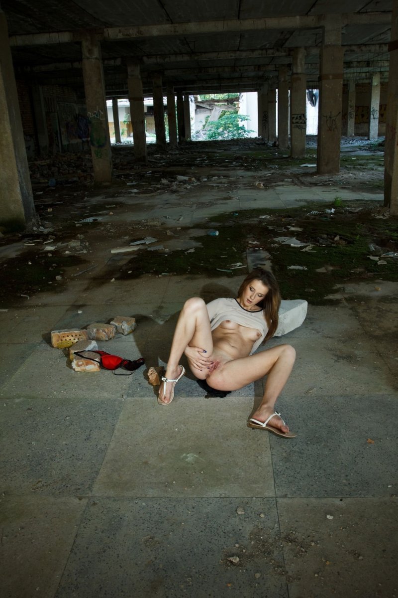 Порно в заброшке