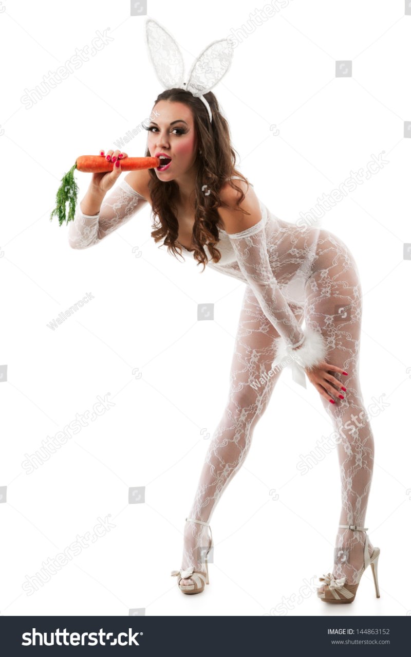 Девушка в костюме кролика