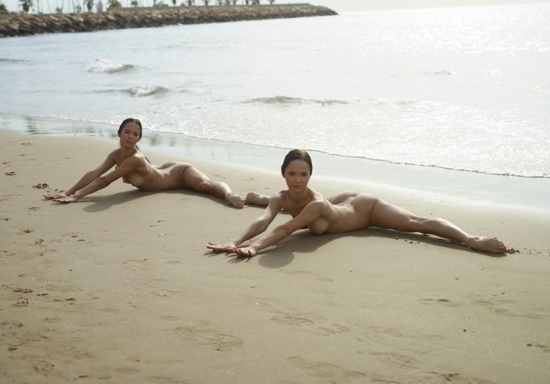 Телка на пляже