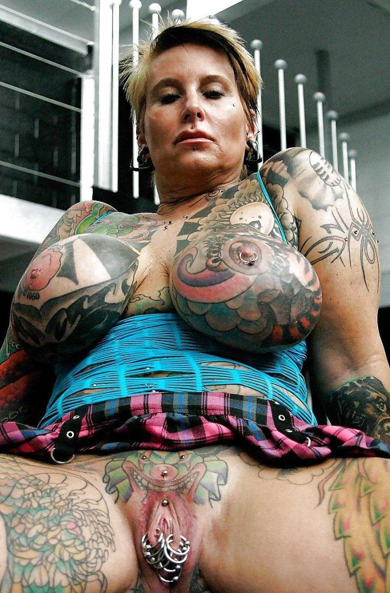 Татуированная женщина
