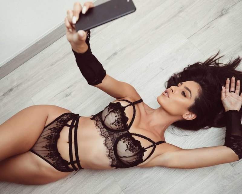 Сексуальная девушка в нижнем белье