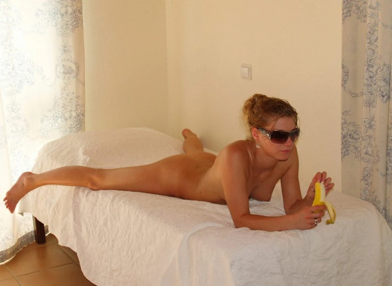 Девушка в шпагате