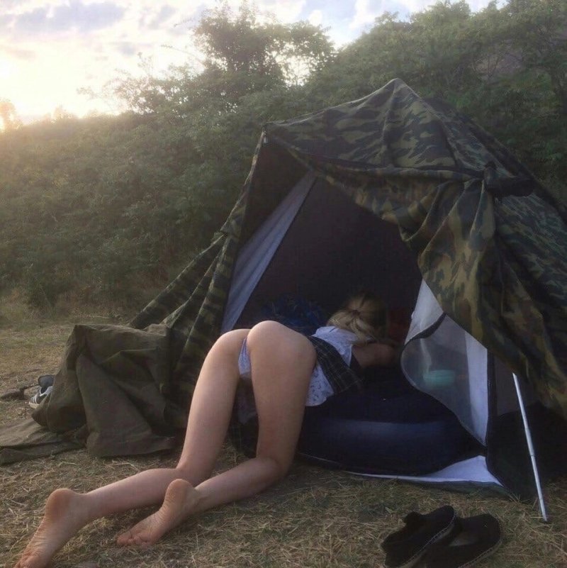 Девушка в походе