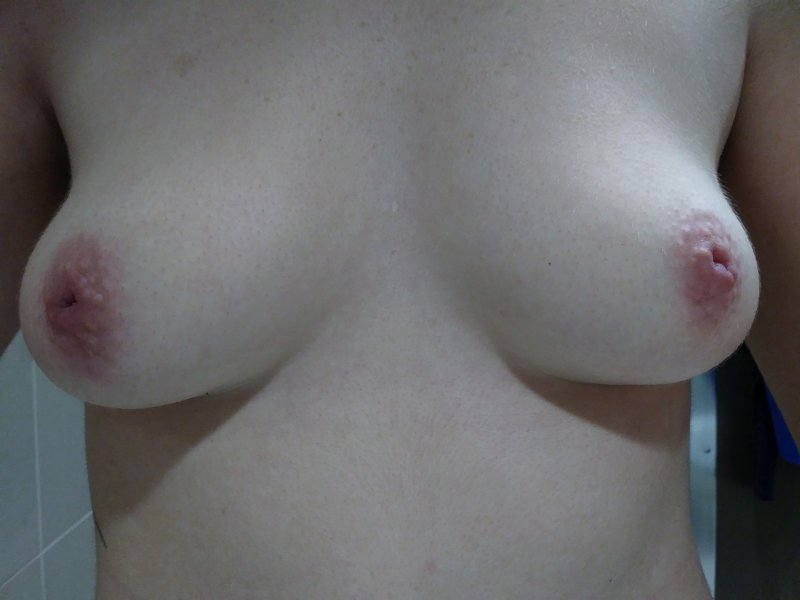 Женская грудь небольшая