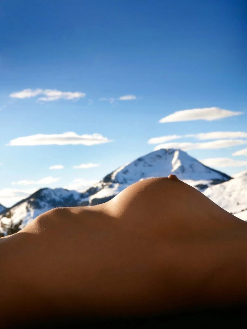 Эротическая фотосессия в горах