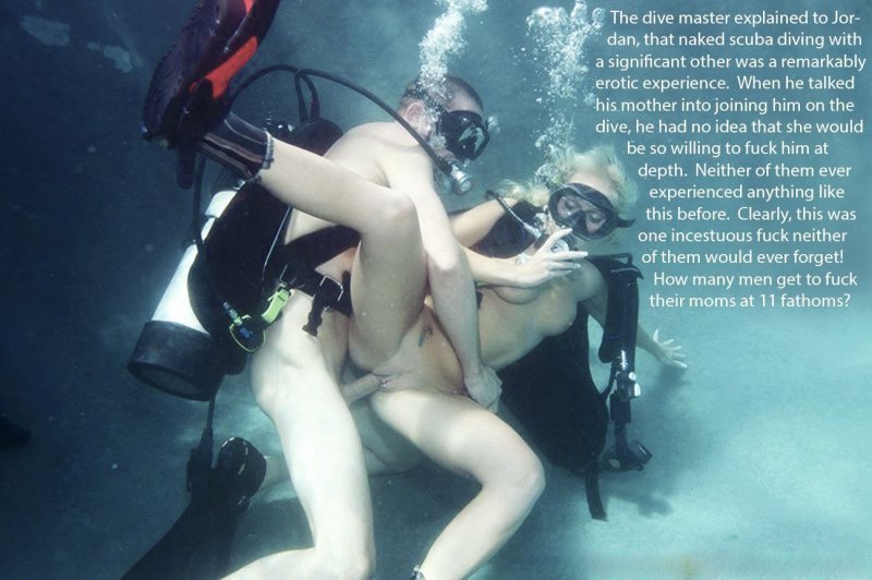 Голая аквалангистка на глубине