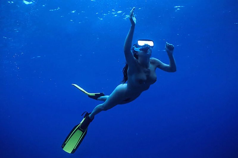 Подводное плавание женщины