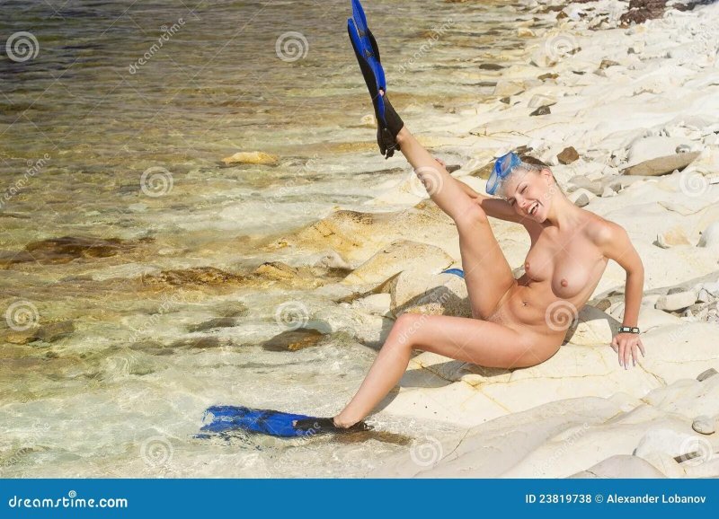 Девушка в ластах