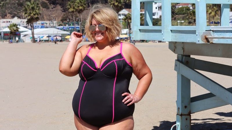 Толстые в купальниках